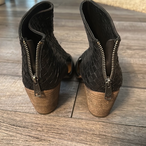 Boots - Picture 5 of 7